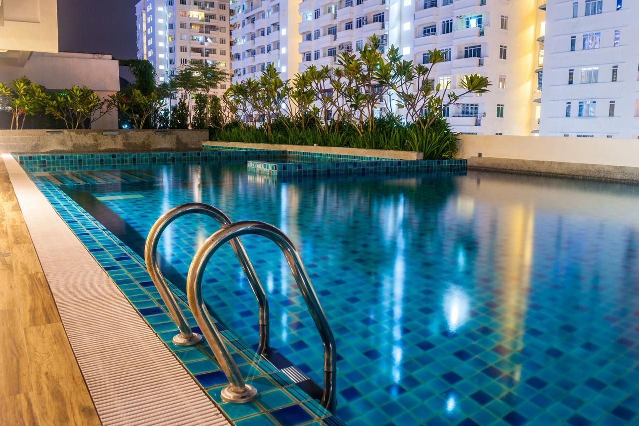Lazy Traveler'S Suite By D Imperio Homestay จอร์จทาวน์ ภายนอก รูปภาพ