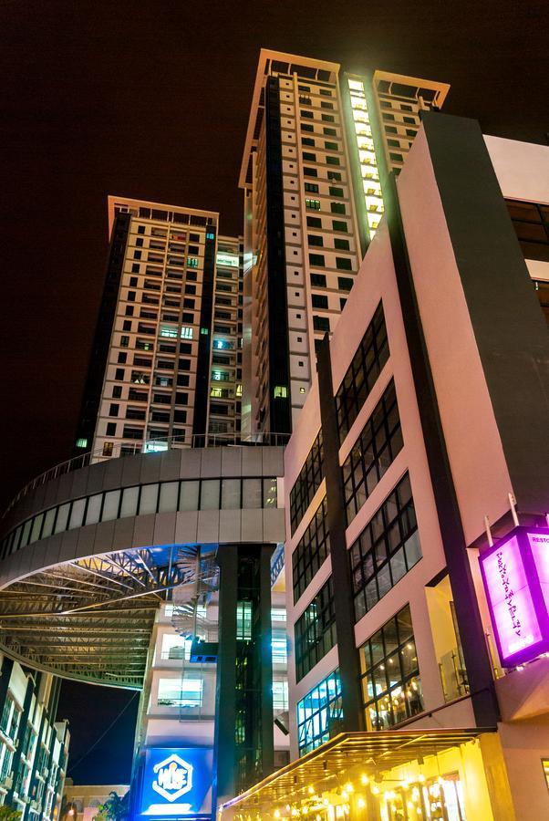 Lazy Traveler'S Suite By D Imperio Homestay จอร์จทาวน์ ภายนอก รูปภาพ